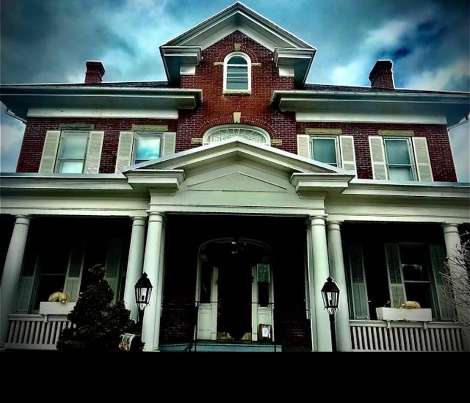 Historic 1912 Hoover House Bed And Breakfast Waynesboro Екстериор снимка